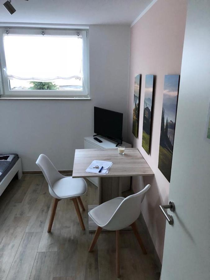 Ferienwohnungen Lamisto Am Waldesrand Neckartenzlingen Luaran gambar