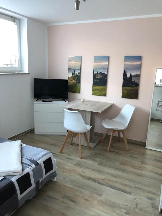 Ferienwohnungen Lamisto Am Waldesrand Neckartenzlingen Luaran gambar