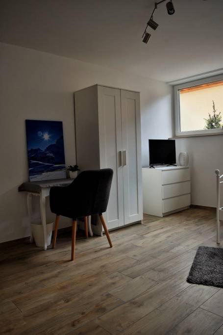 Ferienwohnungen Lamisto Am Waldesrand Neckartenzlingen Luaran gambar