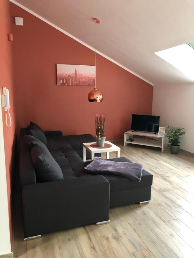 Ferienwohnungen Lamisto Am Waldesrand Neckartenzlingen Luaran gambar